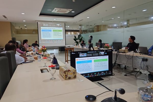 Penyampaian laporan kegiatan penyusunan Tata Kelola TI dii Bank Papua Penyampaian laporan kegiatan penyusunan Tata Kelola TI dii Bank Papua